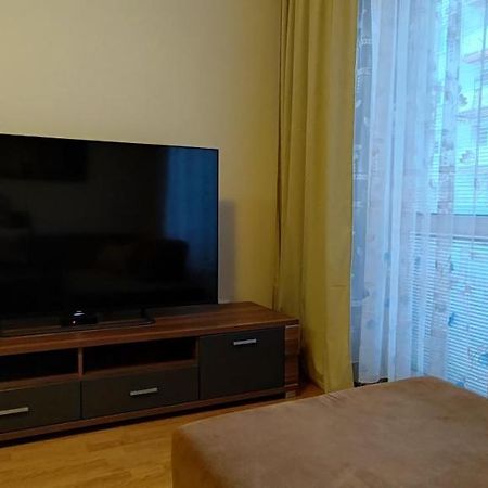 Apartamento 2 izbový byt v centre na Bakossovej s parkovacím miestom, 24h self checkin Banská Bystrica Exterior foto