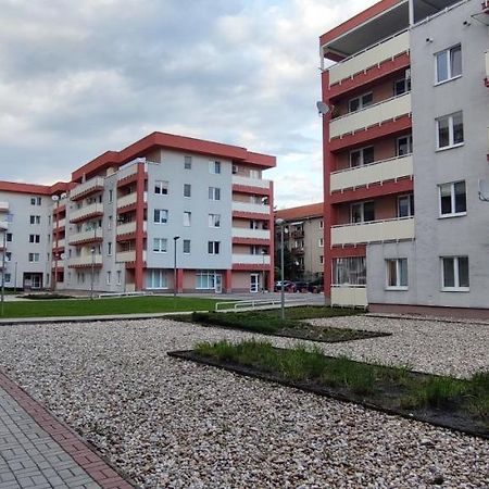 Apartamento 2 izbový byt v centre na Bakossovej s parkovacím miestom, 24h self checkin Banská Bystrica Exterior foto