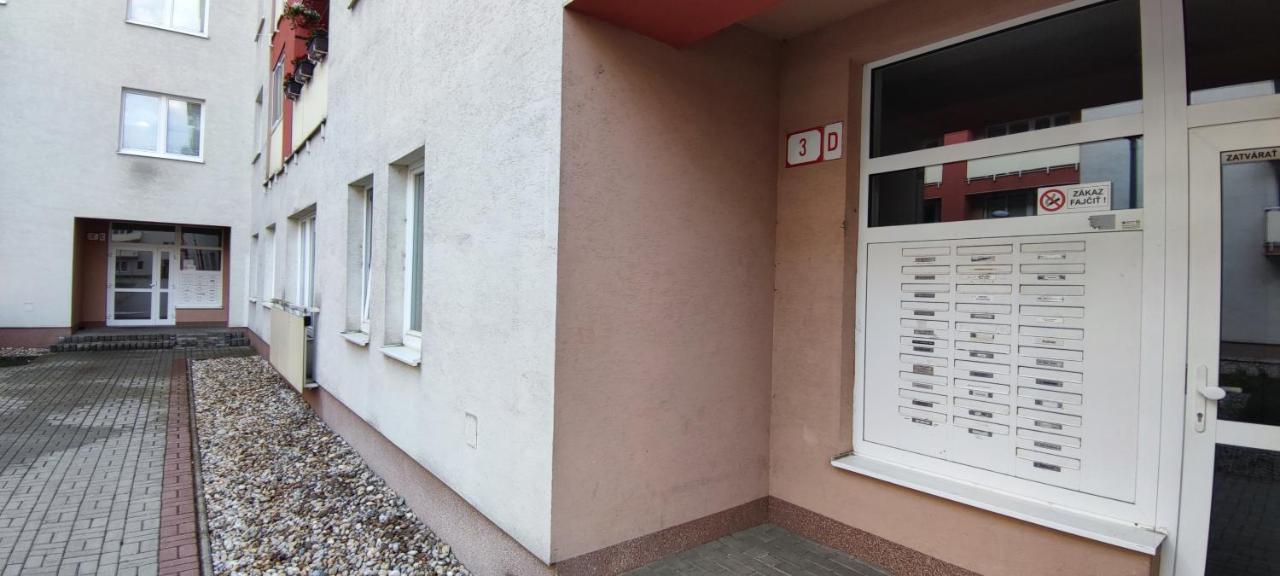 Apartamento 2 izbový byt v centre na Bakossovej s parkovacím miestom, 24h self checkin Banská Bystrica Exterior foto