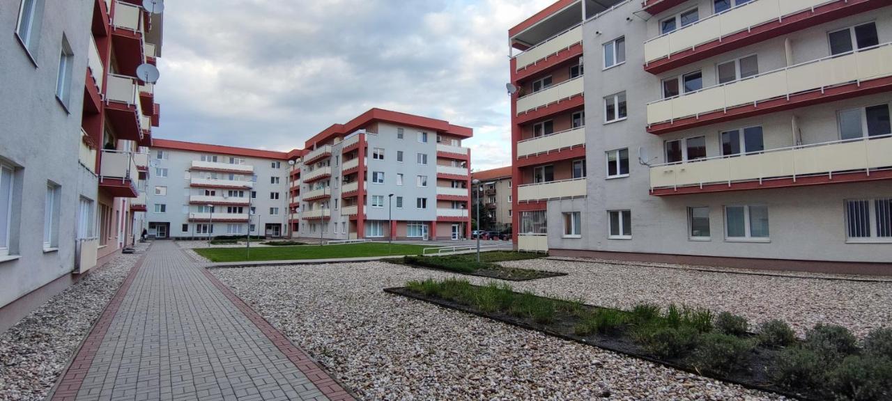 Apartamento 2 izbový byt v centre na Bakossovej s parkovacím miestom, 24h self checkin Banská Bystrica Exterior foto